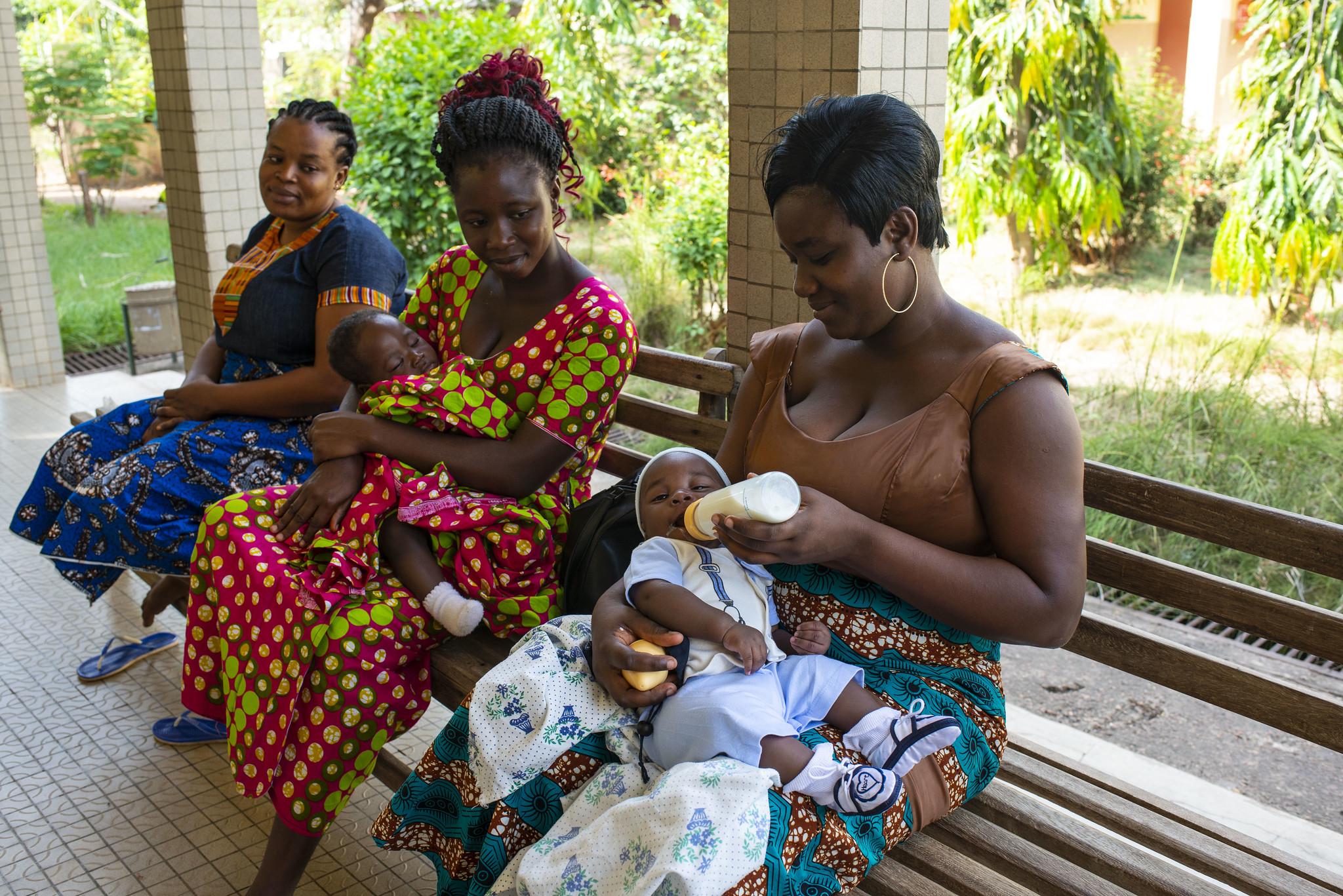 Manger des bébés.