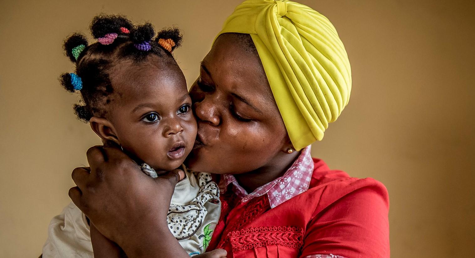Une femme et un bébé nigérians