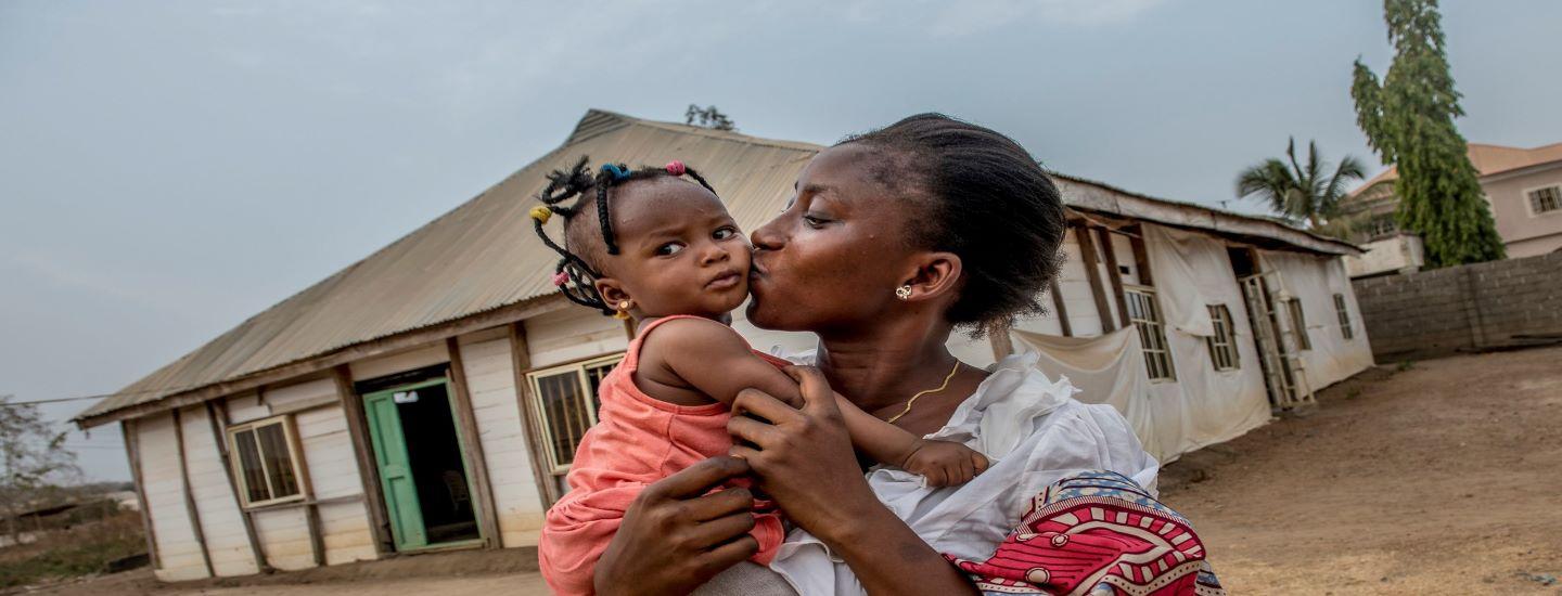 Une femme et un bébé nigérians