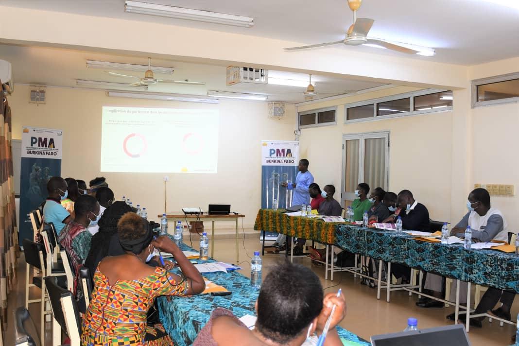 Dr ONADJA, présentant les résultats du PMA-Burkina Faso aux journalistes